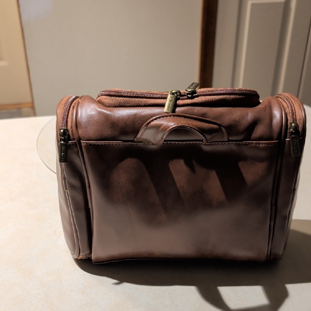 Elegant Brown Toiletry Bag for Men - Picture 4 of 5